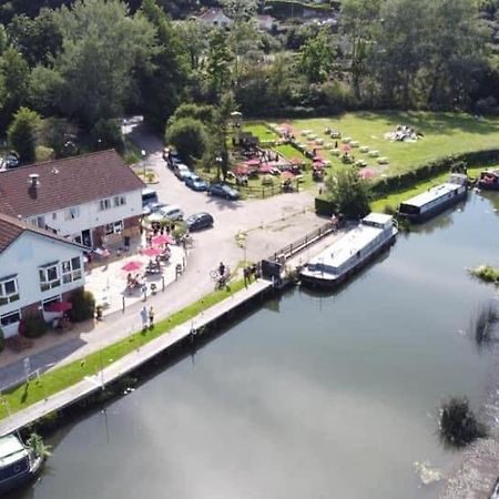 The Riverside Inn Saltford Exterior foto