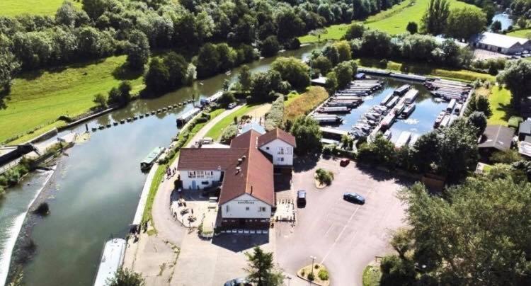 The Riverside Inn Saltford Exterior foto