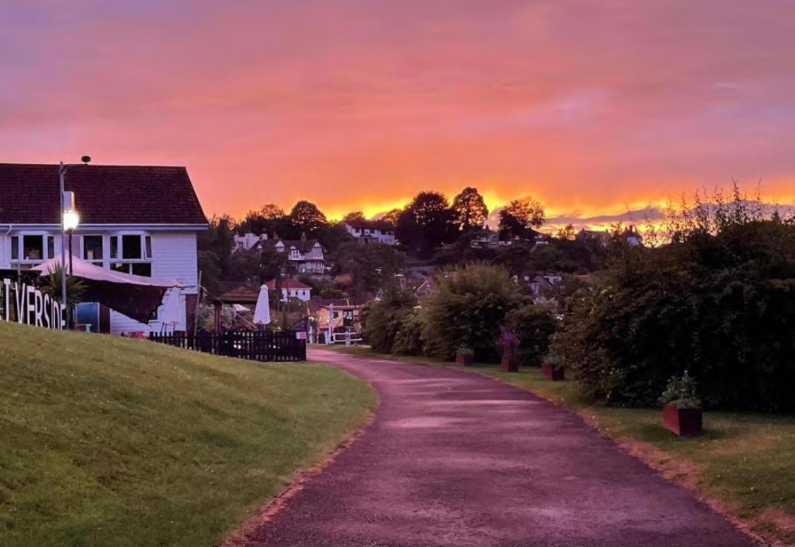 The Riverside Inn Saltford Exterior foto